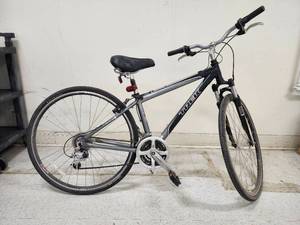 lot 3088 image: Trek 7.2 FX Hybrid Bike 15 Frame RST Suspension Fork