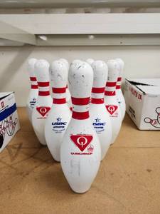 lot 3125 image: (1 Set) QubicaAMF Bowling Pins USBC Approved Plastic Coated