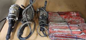 lot 3138 image: Power Tool Lot - Electric Grinders and Wrench Set