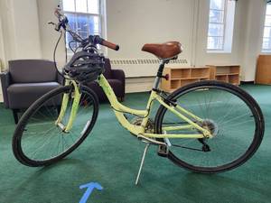 lot 3160 image: Trek 7200 Alpha Aluminum Hybrid 16.5in Bicycle