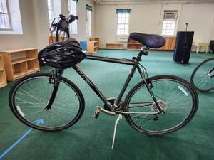 lot 3162 image: Trek Alpha Aluminum 22.557cm Hybrid Bike with Shimano Components
