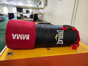 lot 3184 image: Everlast MMA Power Shot 80 lb Heavy Bag