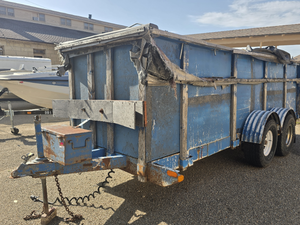 lot 3043 image: 18ft - Dual Axle Utility Trailer with Fenders - NO VIN
