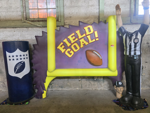 lot 15877 image: NFL Football Display Set - Field Goal Sign with Referee Figure