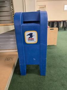 lot 9020 image: USPS Childrens Play Mailbox