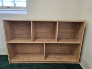 lot 9077 image: Wooden 5-Compartment Childrens Storage Shelf