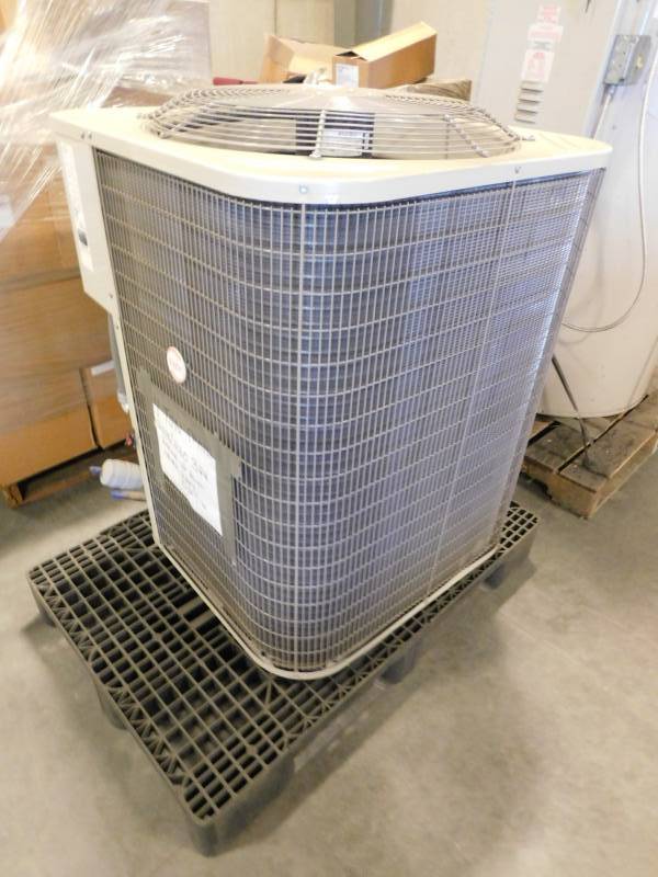 lot 1586 image: Payn AC Outdoor Unit 4 Ton 3PH 208230V Hook Up But Never Ran