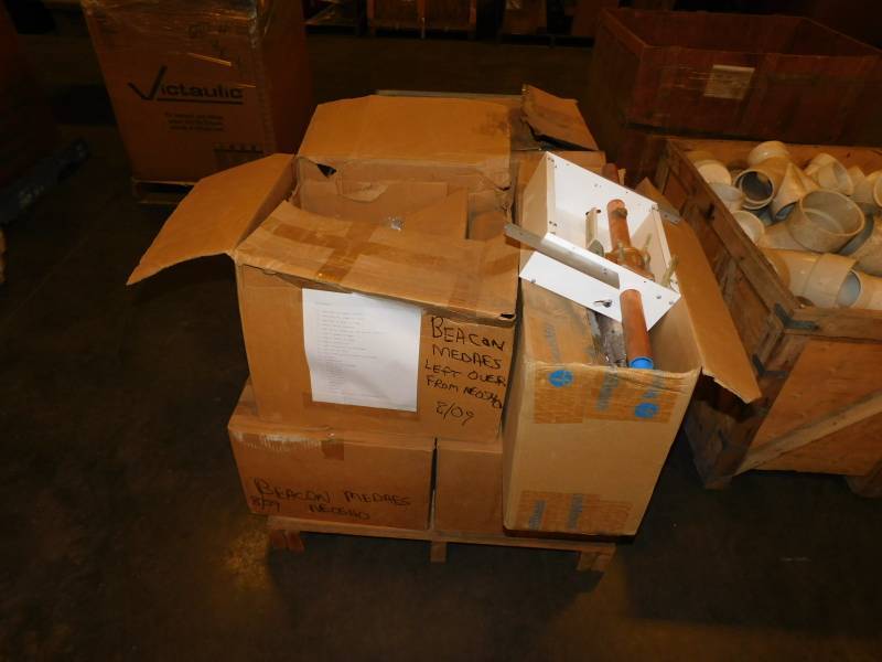 lot 1604 image: Very Large Lot of Misc Medical Valves and Hardware All New