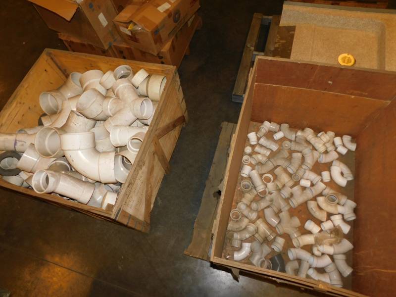 lot 1605 image: Large Lot of PVC Pipe Fittings