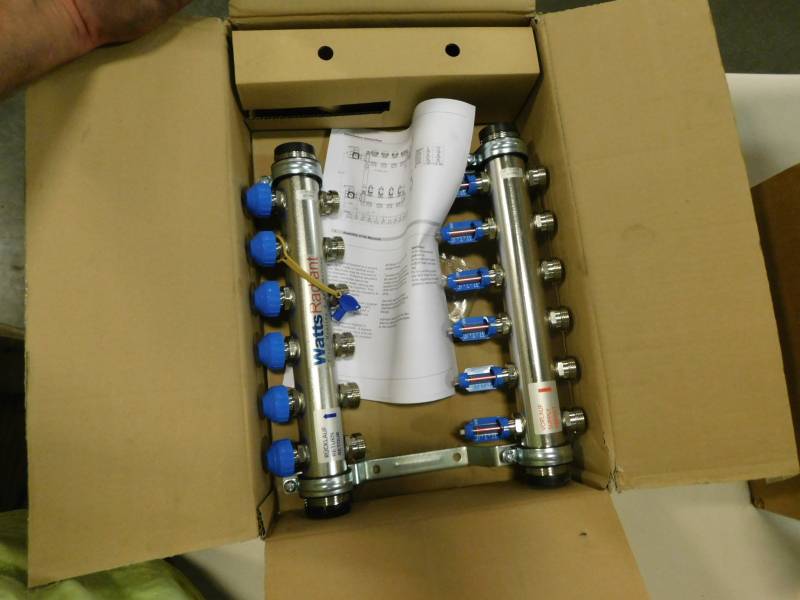 lot 1617 image: Watts Radiant Floor Heating & Snow Melting 1 12 Stainless Steel Manifold New In Box