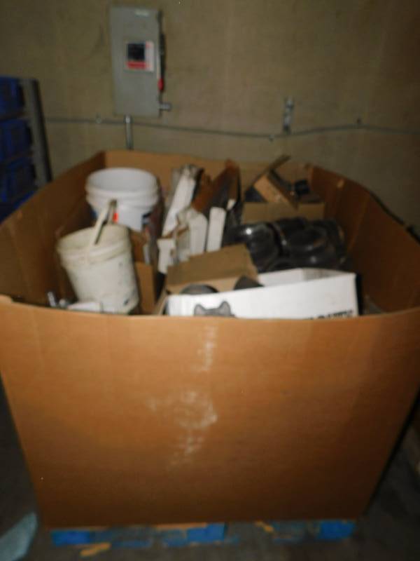 lot 1625 image: Very Large Lot of Misc Overstocked Hardware