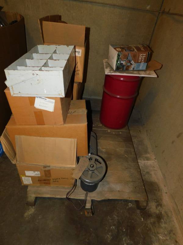 lot 1626 image: Very Large Lot of Misc Overstocked Hardware