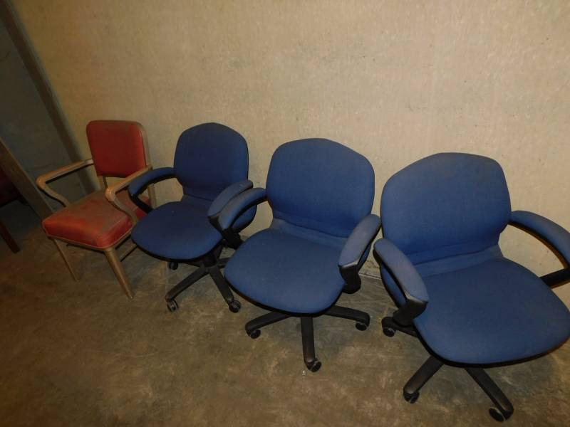 lot 1628 image: Lot of Chairs