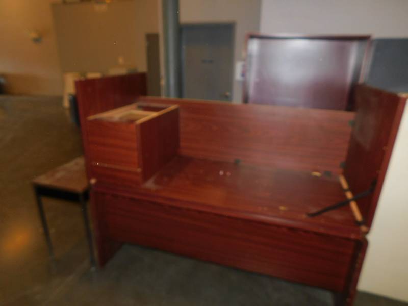 lot 1636 image: Lot of Office Furniture