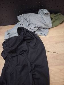lot 2468 image: Ladies t-shirts black gray and green size M and size small