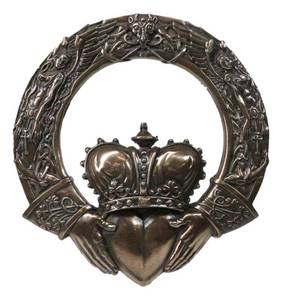 lot 2486 image: Ebros Royal Celtic Claddagh Ring Wall Plaque Figurine As Symbol Of Love Friendship Loyalty Home Hanging Art Decor Sculpture (Bronze Patina)