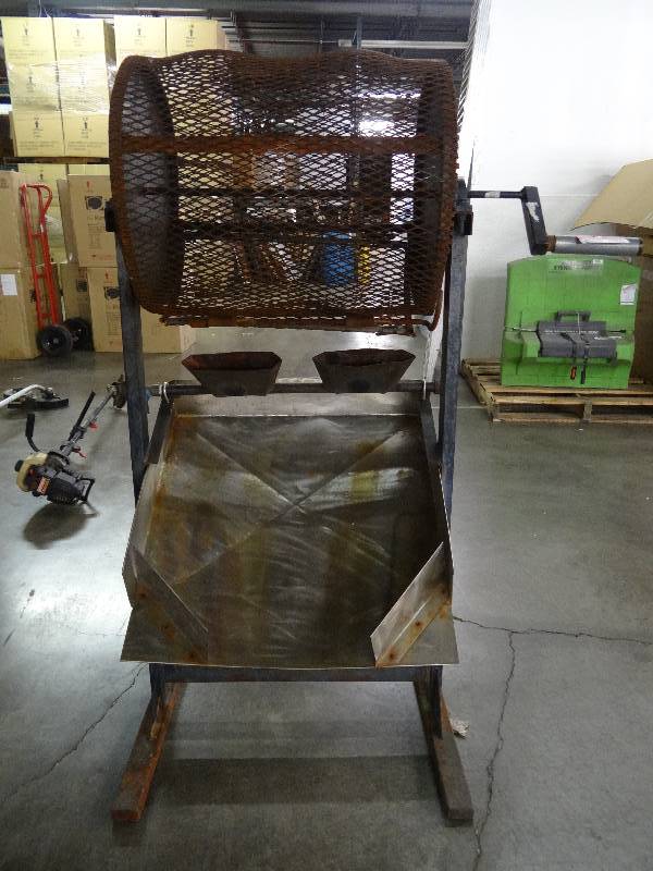 lot 4080 image: Mulch Compost Aerator