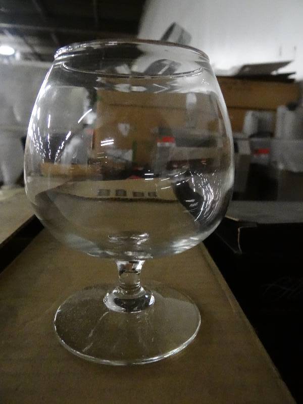 lot 4088 image: Approx. 30 Short Stem Wine Glasses