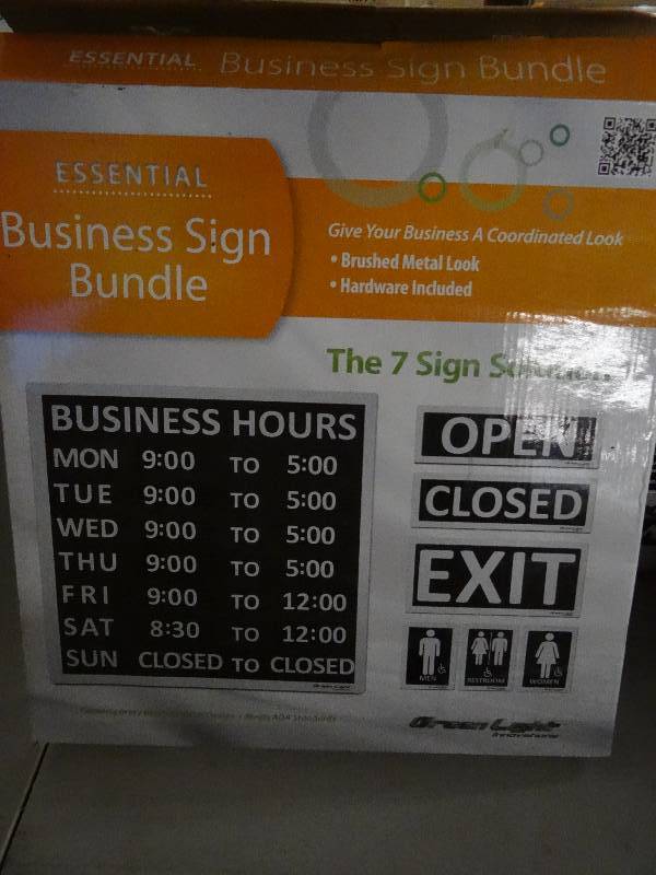 lot 4095 image: Business Sign Bundle