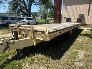 lot 716 image: Wisconsin trailer company Heavy duty Tilt flatbed trailer 33 ft GVWR 44,500