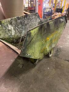 lot 720 image: Dump Cart On Wheels