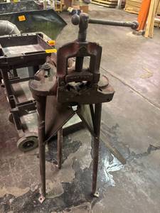 lot 723 image: Toledo No.7 pipe vice