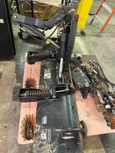 lot 759 image: John Deere front blade with controls on pallet