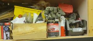 lot 3111 image: content on shelf