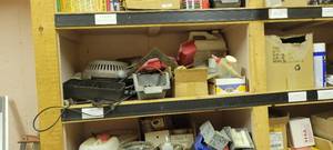 lot 3112 image: content on shelf