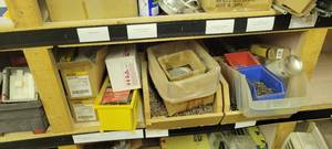 lot 3118 image: content on shelf