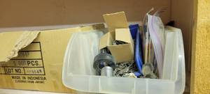 lot 3129 image: contents on shelf