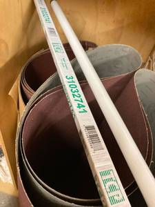 lot 7198 image: 11) 4 foot fluorescent lights
