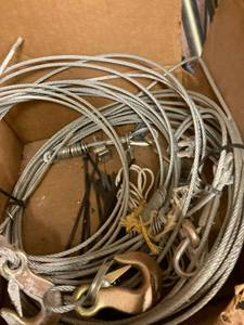 lot 7200 image: 2) cables