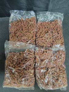 lot 2007 image: 4 Count Purina Moist and Meaty Dog Food Pouch (Flavor Unknown)