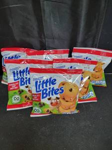 lot 2074 image: 6 BAGS ENTENMANNS CHOCOLATE CHIP MUFFINS, CHOCOLATE CHIP
