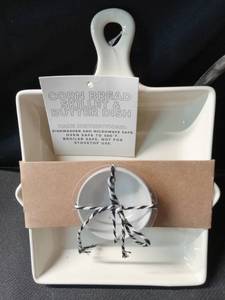 lot 2247 image: Glass Cornbread Skillet and Butter Dish, 6 X 7