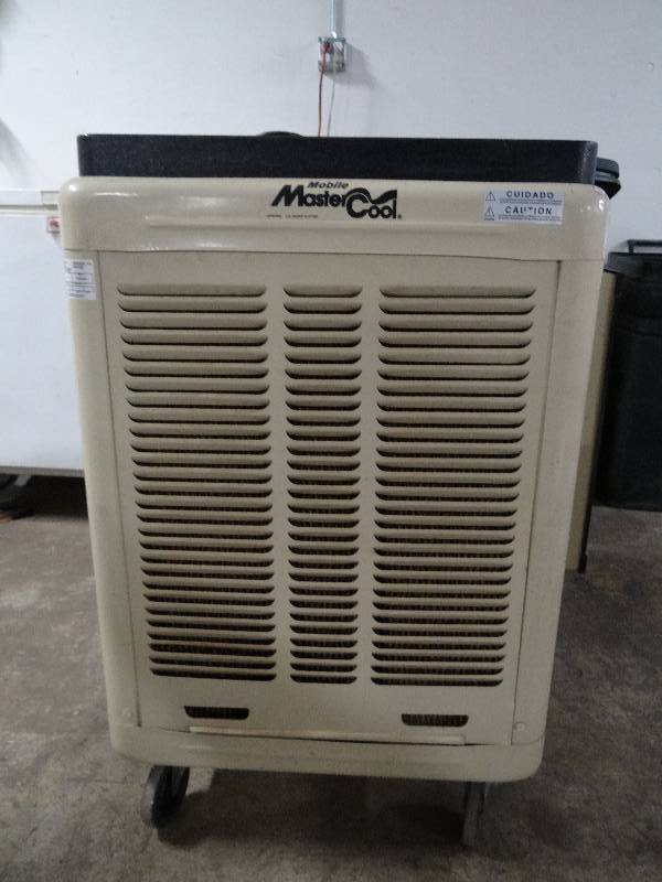 lot 2220 image: Mobile Master Cool Cart Model # MMB14A