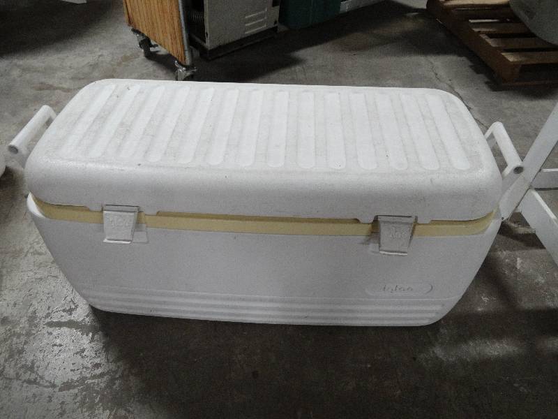 lot 2234 image: Lot of 2 Large Igloo Coolers