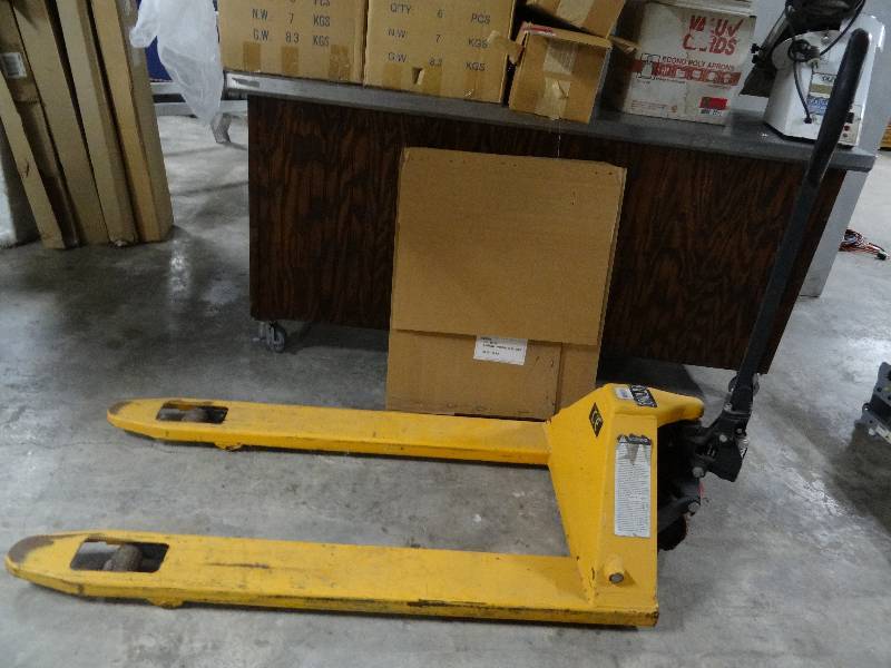 lot 2258 image: Pallet Jack-5500lbs