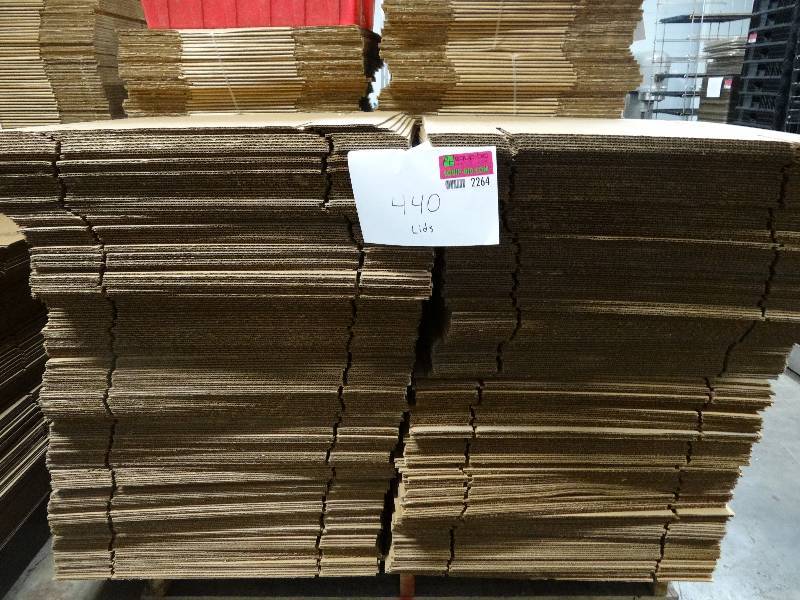 lot 2264 image: 440 Lids