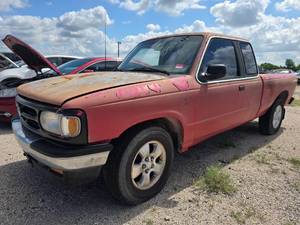 lot 13231 image: 1994 Mazda B-Series, RED