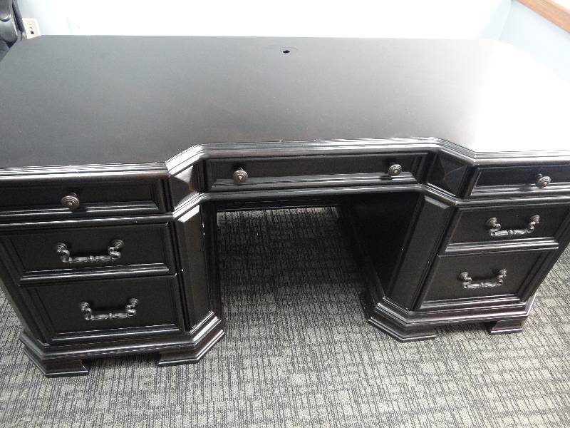 Home Meridian Dark Wood Executive Desk Corporate Office