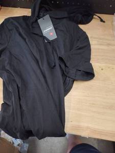 lot 2242 image: Fashion Brand Black T-Shirt with Tags XL black hoodie