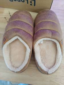 lot 9053 image: LongBay Womens Slippers, Size 11-12