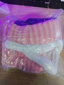 lot 10216 image: Autroly Pink Pet Bed for Cats