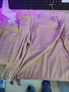 lot 10217 image: Womens Two-piece Beige Lounge-wear, Size M