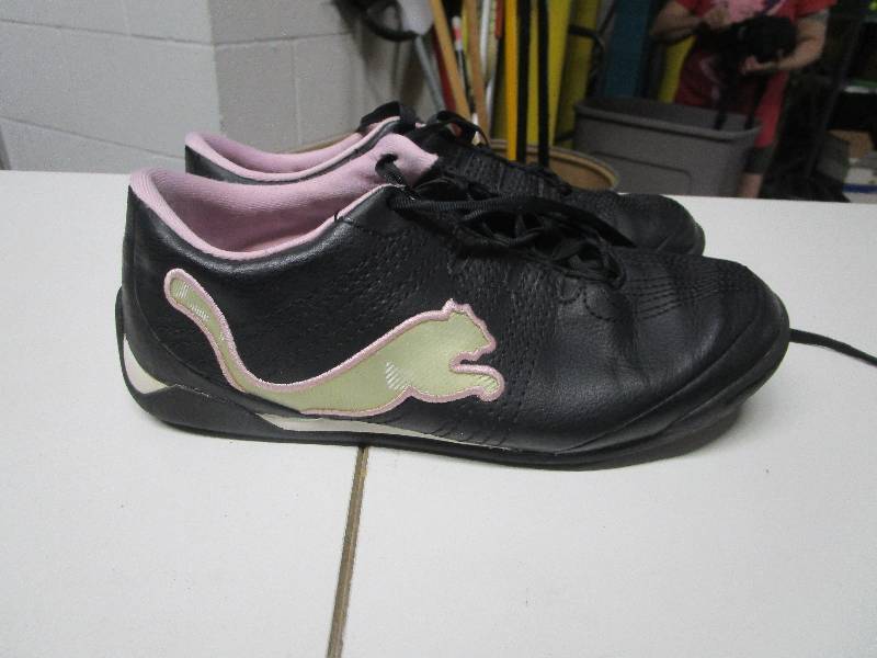 lot 2095 image: Puma Size 3.5 Tennis Shoes
