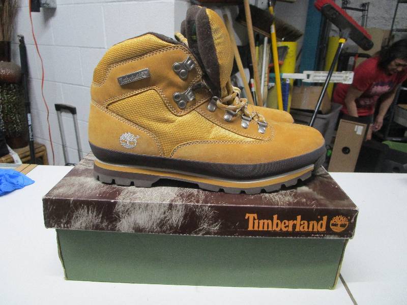 lot 2103 image: Size 11.5 Timberlands