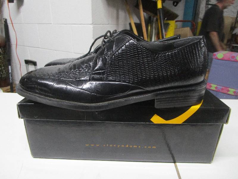 lot 2109 image: Size 11 Stacey Adams Dress Shoes