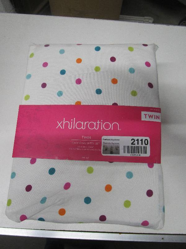 lot 2110 image: Twin Size Sheet Set